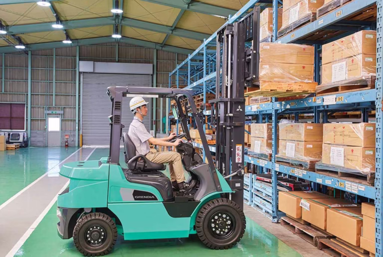 Forklift Mitsubishi Gudang